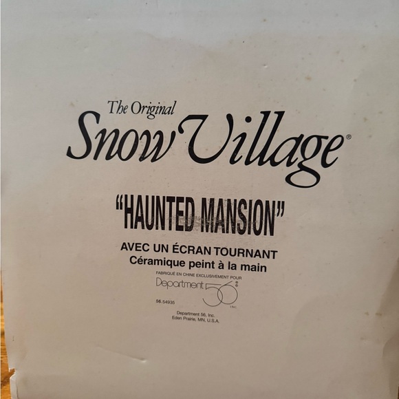 Snow Village Haunted Mansion - Picture 8 of 13